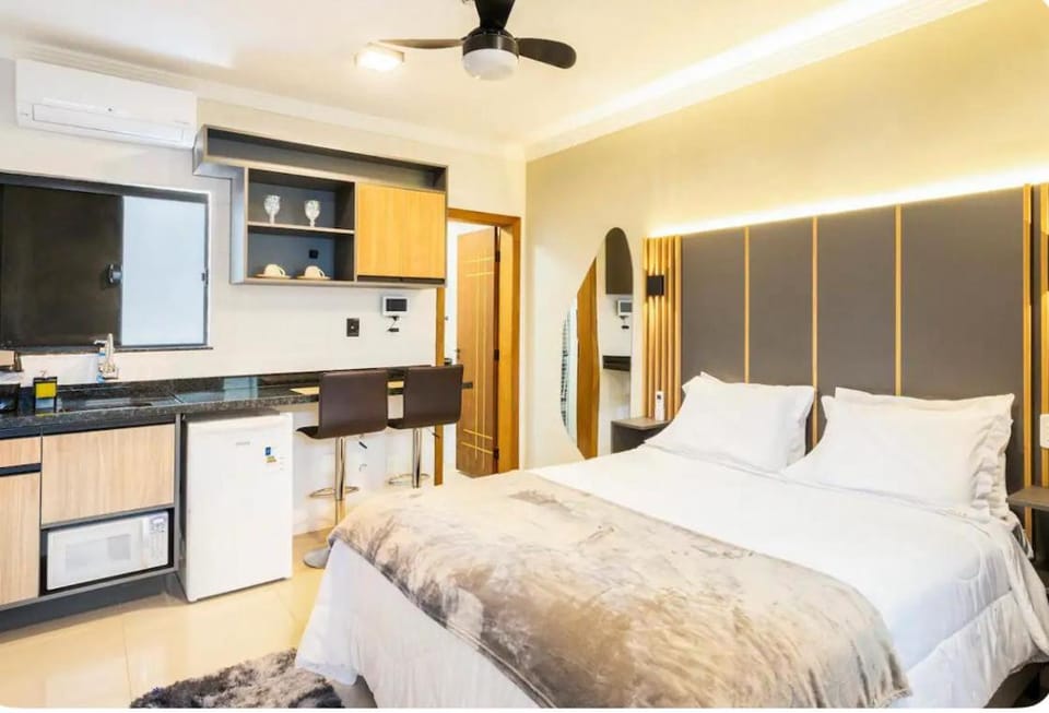 Bed, TV and multimedia, Kitchen or kitchenette, Bedroom, minibar, stove, wardrobe