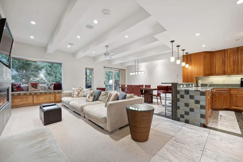 Lodge at Lionshead 350 Apartment in Vail