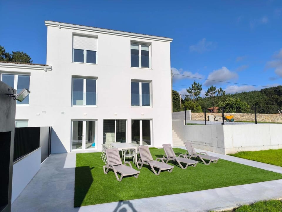 Property building, Garden, sunbed