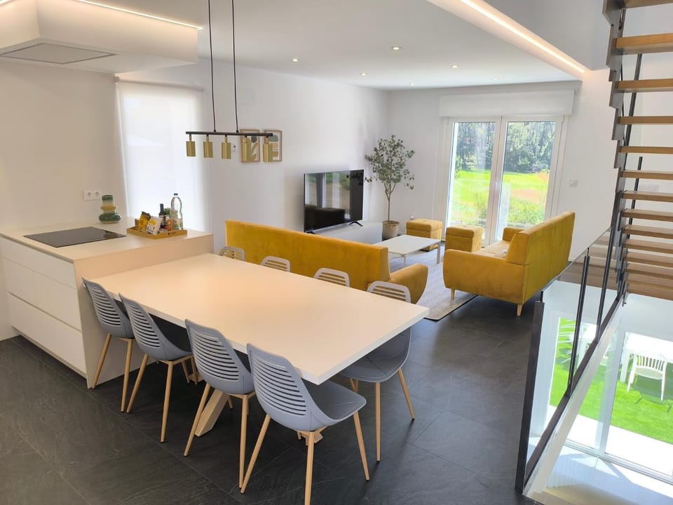 Living room, Dining area