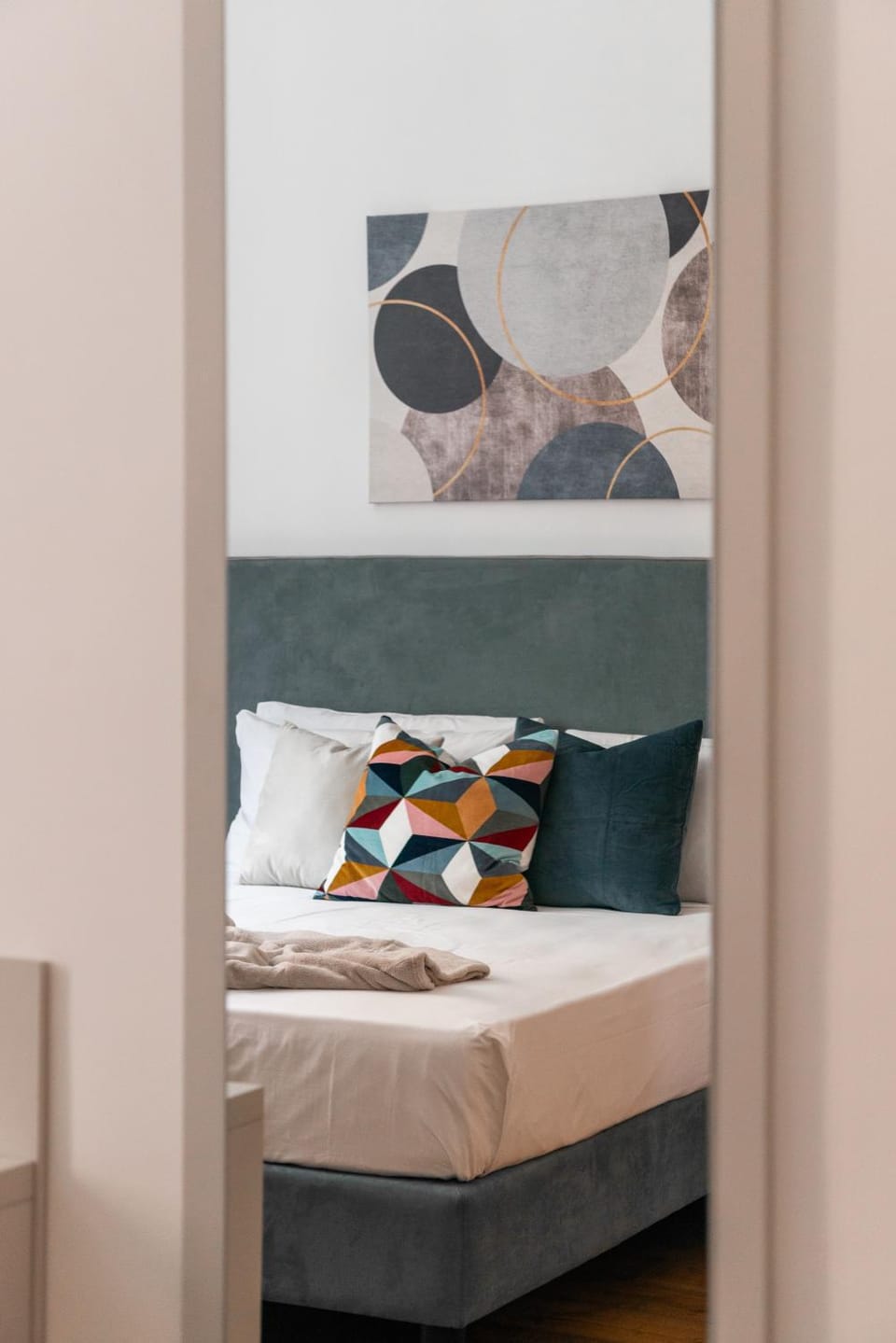 Bed, Photo of the whole room, Decorative detail, Bedroom