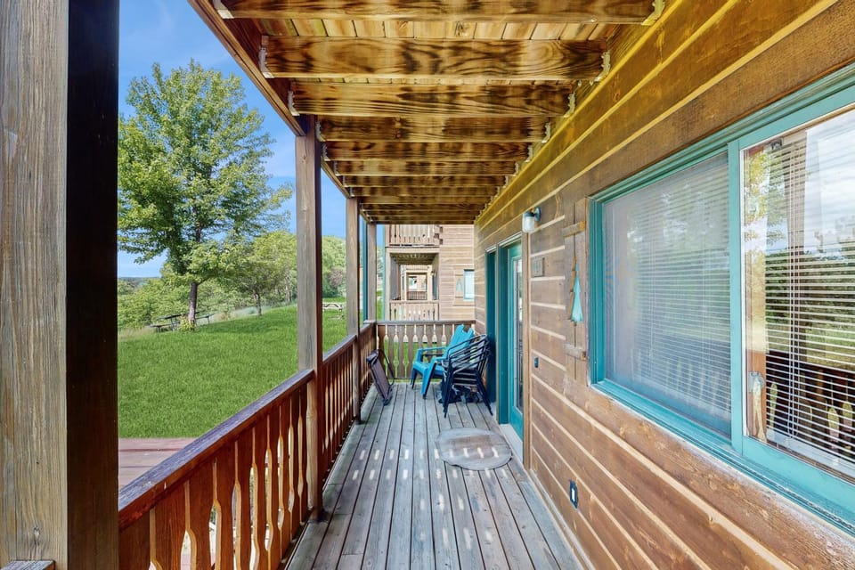 Adventure Basecamp! Three Bears Resort Retreat House in Warrens