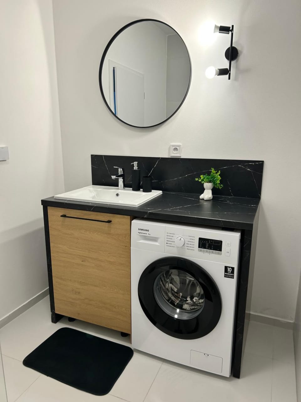 Bathroom, washing machine