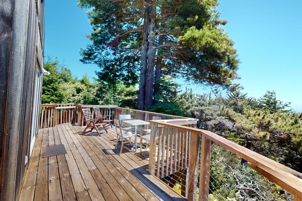 Secluded Ocean-View Retreat: Coastal Gualala Home House in Mendocino County