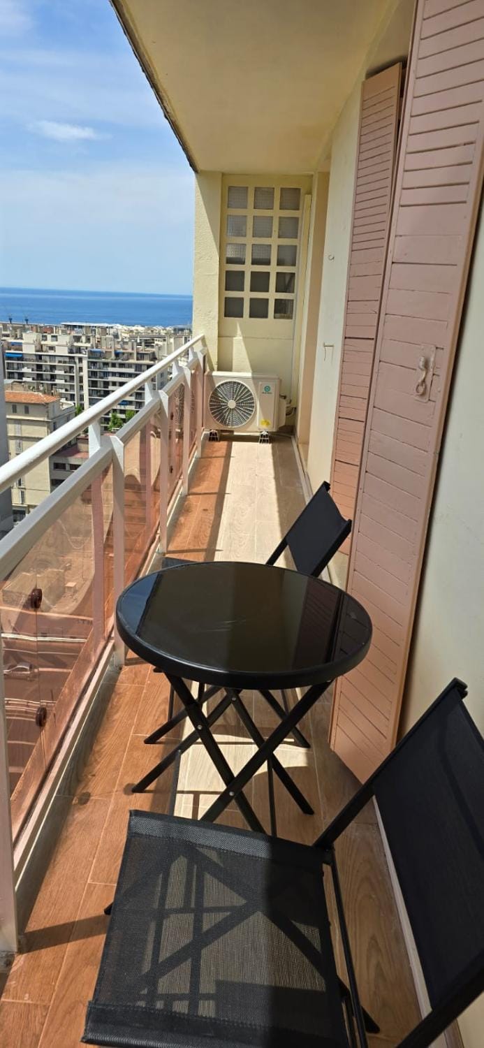 Appartement Saint Charles Apartment in Marseille