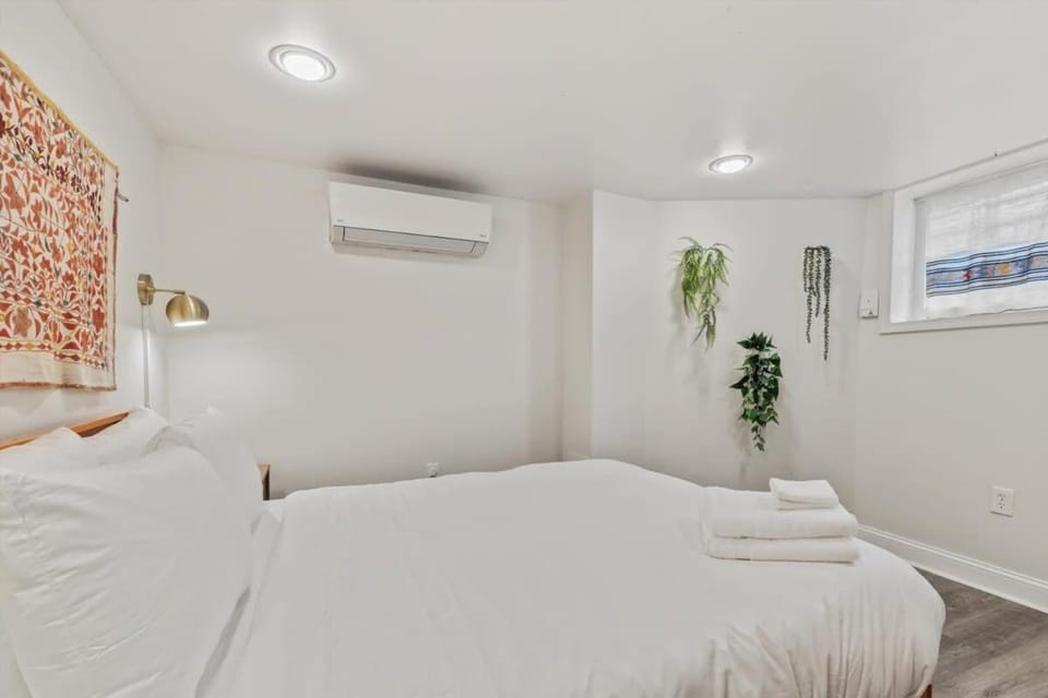 Garden-Level 2-BR Apt in Historic Petworth Home Apartment in District of Columbia
