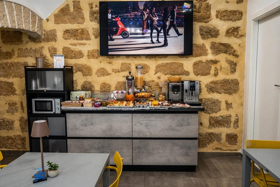 Communal lounge/ TV room, TV and multimedia, Coffee/tea facilities, Food and drinks, Food, Breakfast, Continental breakfast, Buffet breakfast, Italian breakfast, Drinks