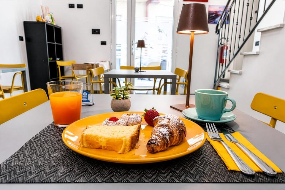 Living room, Lobby or reception, Food and drinks, Seating area, Dining area, Food, Breakfast, Italian breakfast