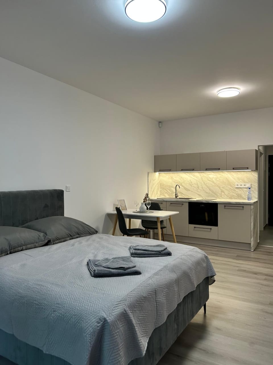 Photo of the whole room, Seating area, Bedroom