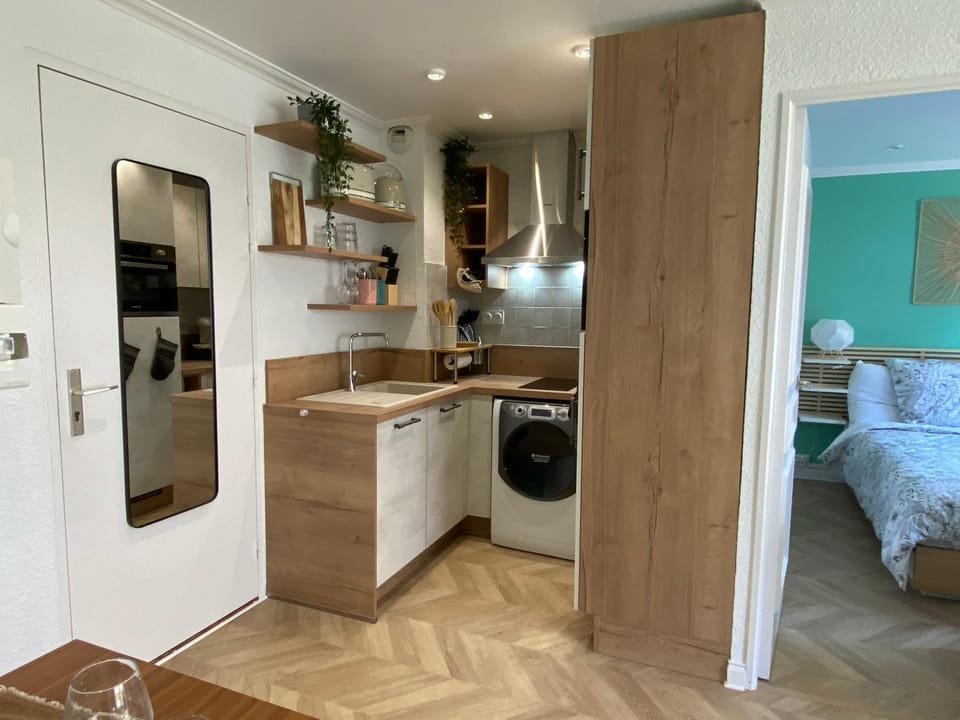 Kitchen or kitchenette