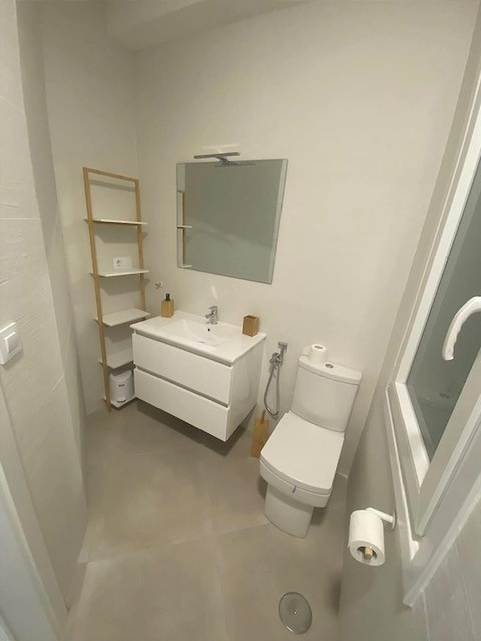 Bathroom, Photo of the whole room