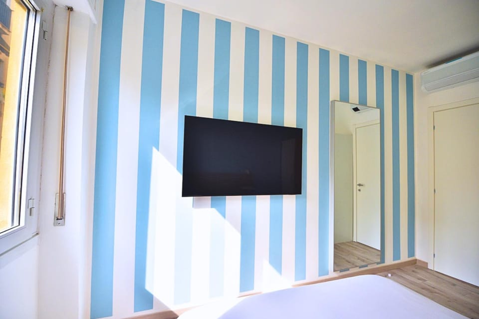 TV and multimedia, air conditioner
