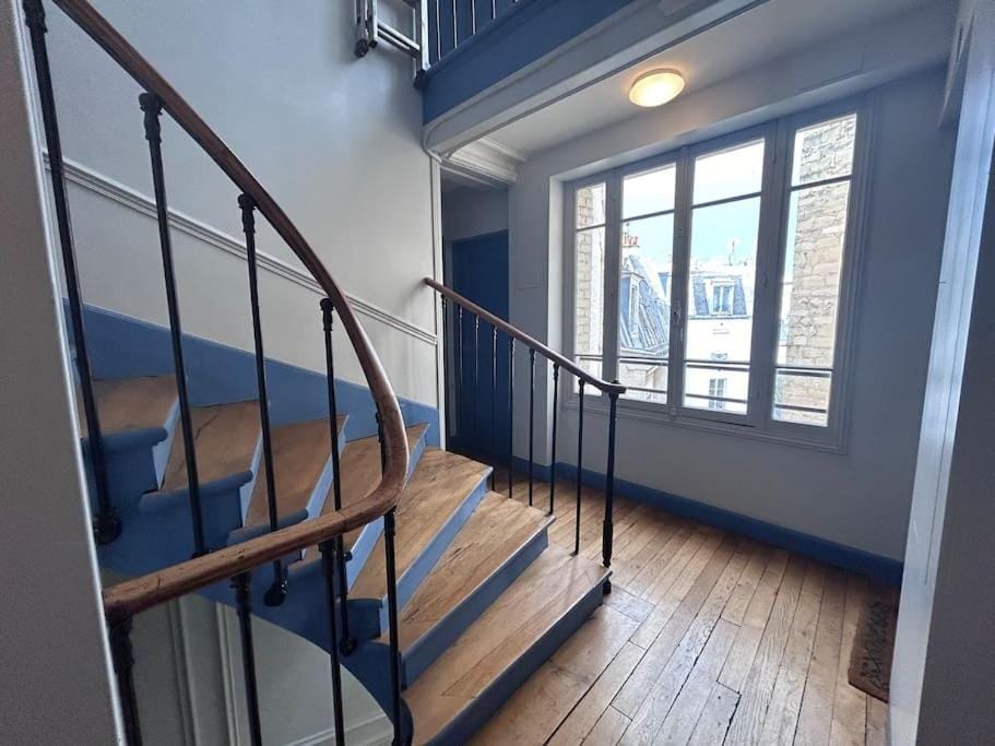 Elegant Eiffel tower view flat Apartment in Paris