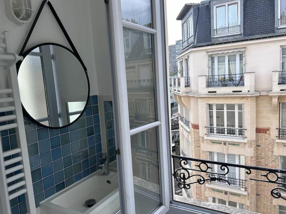 Elegant Eiffel tower view flat Apartment in Paris