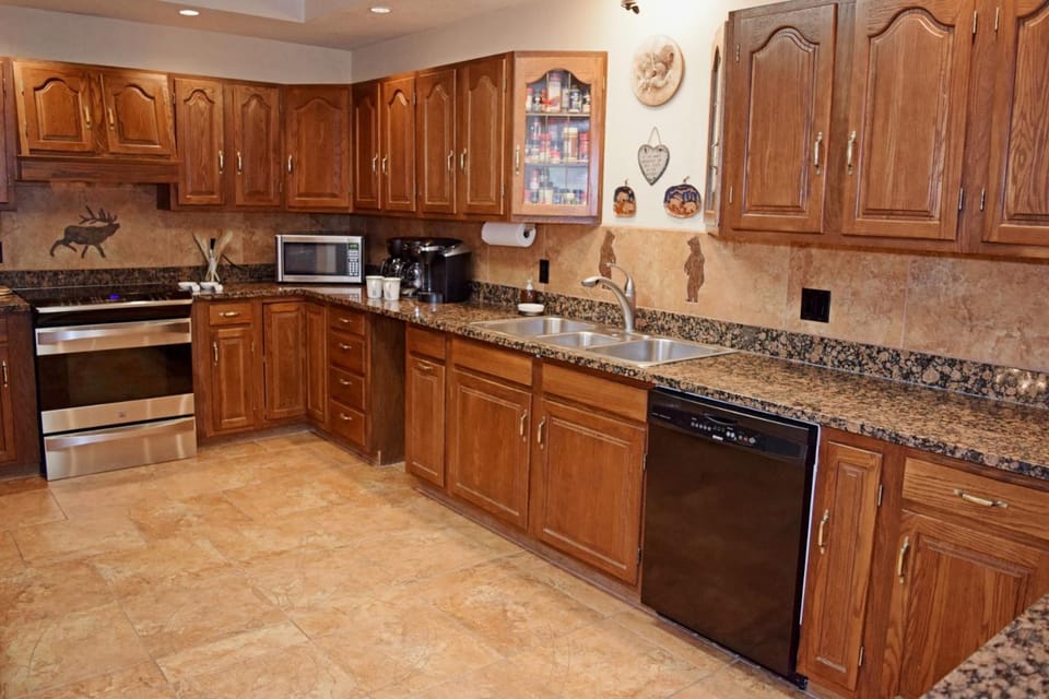 Kitchen or kitchenette, dishwasher, microwave, kitchen