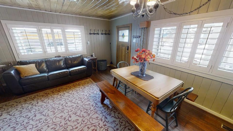 Day, Living room, Seating area, furniture