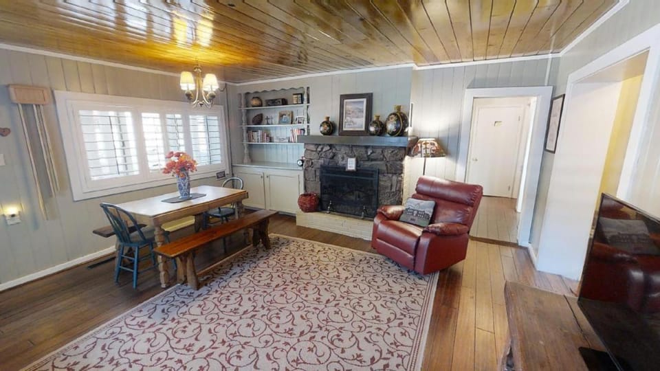 Day, Living room, Seating area, Dining area, fireplace, furniture