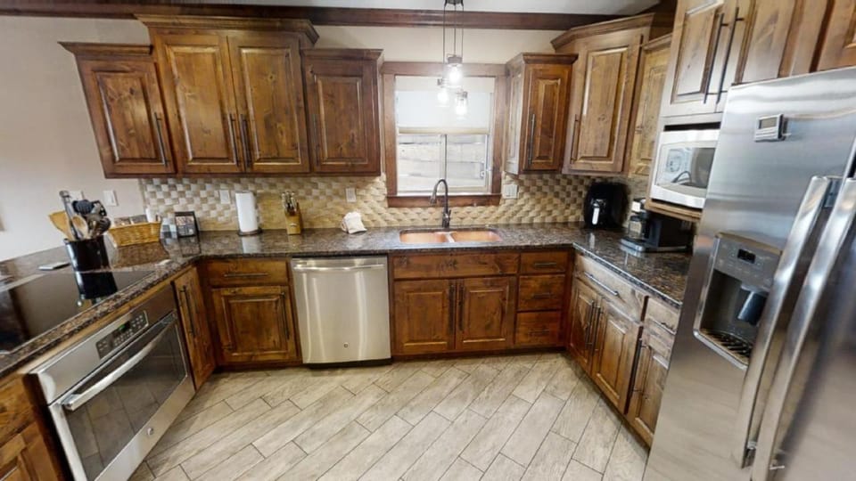 Day, Kitchen or kitchenette, dishwasher, microwave, oven, stove, kitchen
