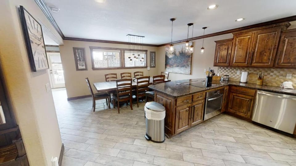 Day, Kitchen or kitchenette, Dining area, furniture, microwave, oven, kitchen