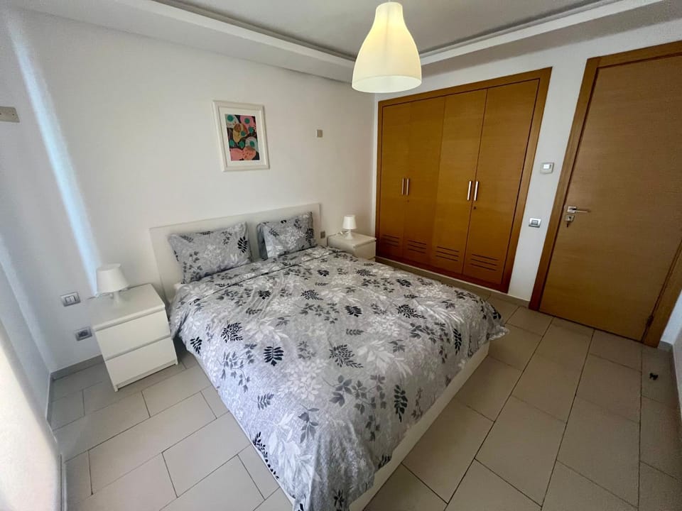 Zen & Welcoming CFC - Garage & Tramway Apartment in Casablanca