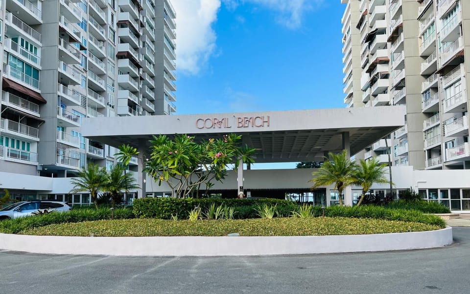 Property building, Facade/entrance, Day, acessibility