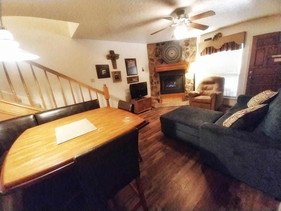 TV and multimedia, Living room, Dining area, fireplace, furniture