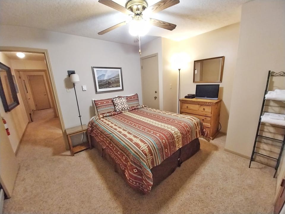 Bed, TV and multimedia, Bedroom, furniture, hair dryier, towels