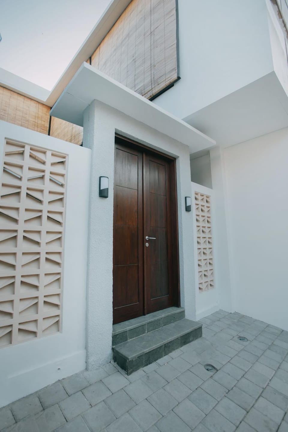 Facade/entrance