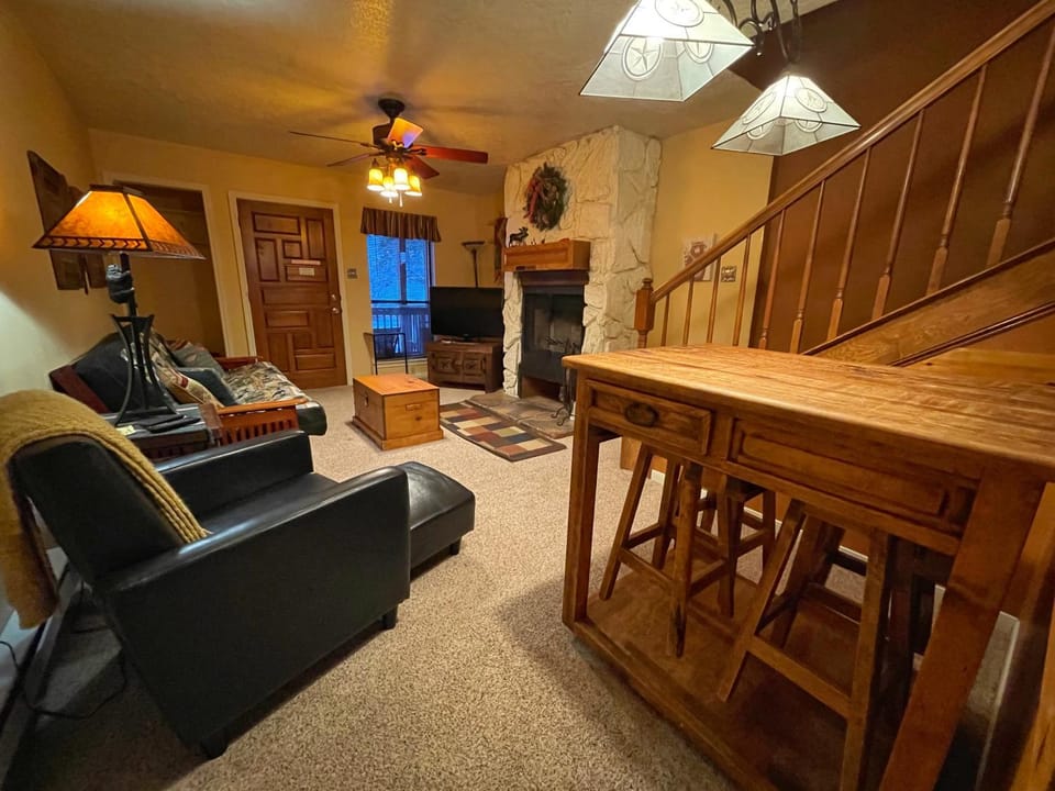 TV and multimedia, Living room, Seating area, fireplace, furniture