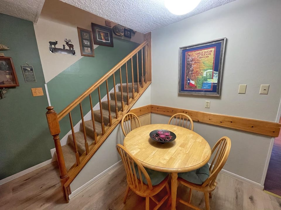 Day, Seating area, Dining area, furniture
