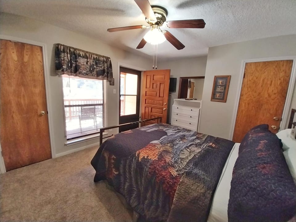 Bed, TV and multimedia, Bedroom, furniture, wardrobe