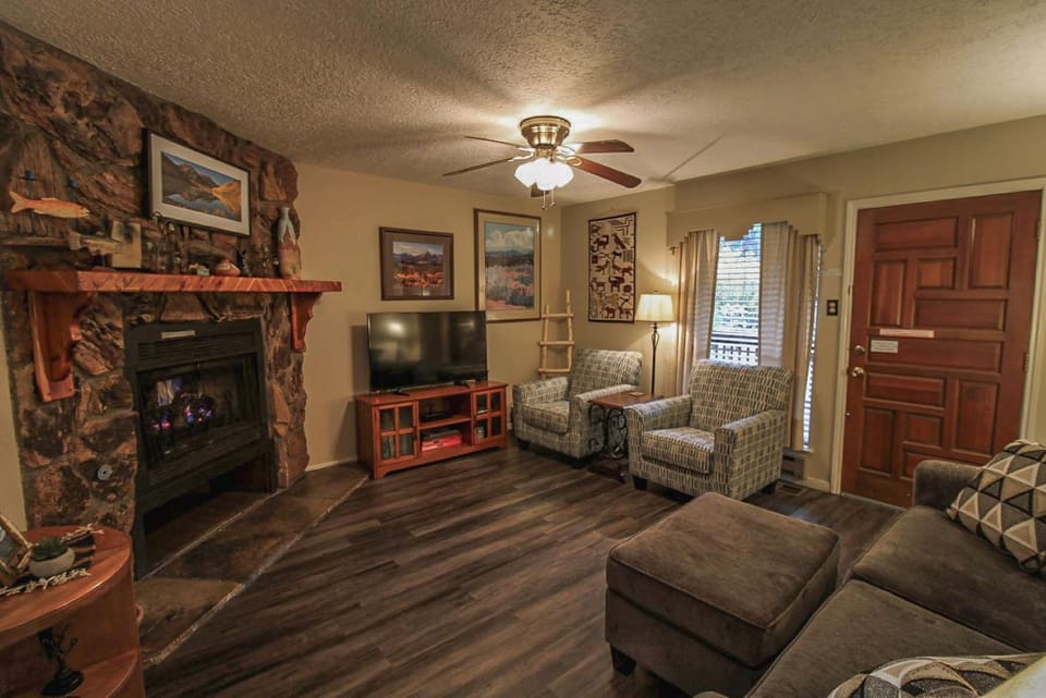 Day, TV and multimedia, Living room, Seating area, fireplace, furniture, air conditioner