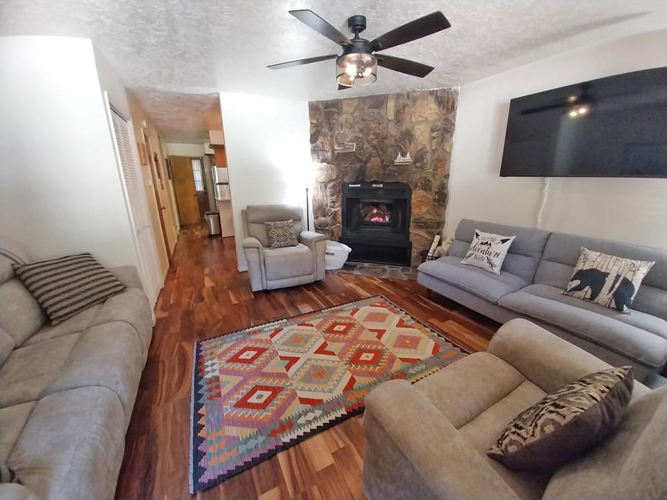 TV and multimedia, Living room, Seating area, fireplace, furniture