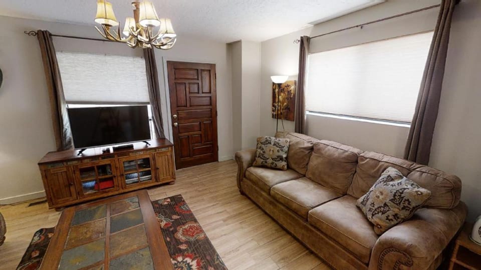 Day, TV and multimedia, Living room, Seating area, furniture