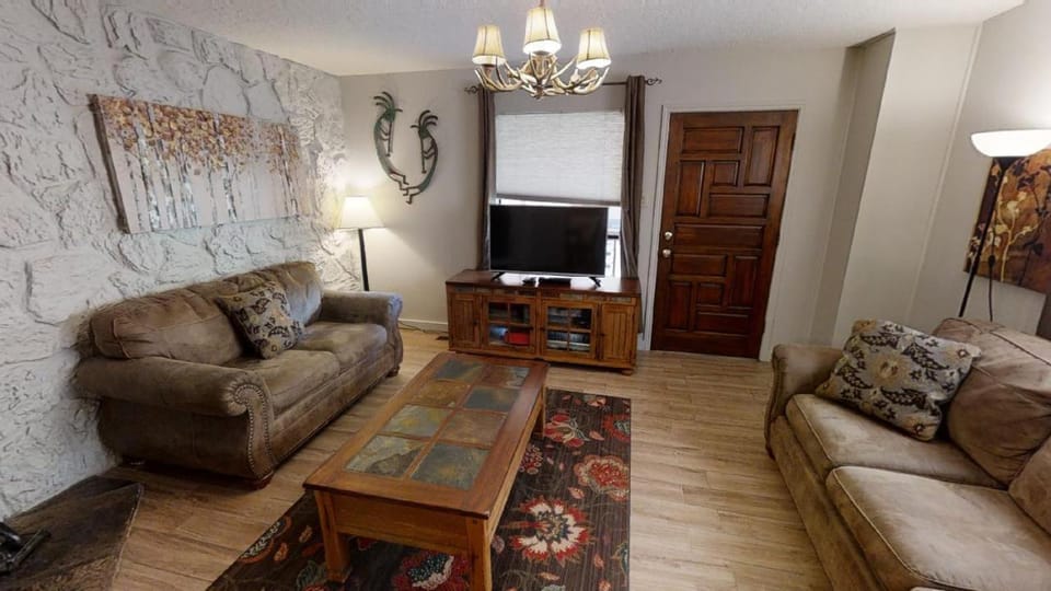 Day, TV and multimedia, Living room, Seating area, furniture