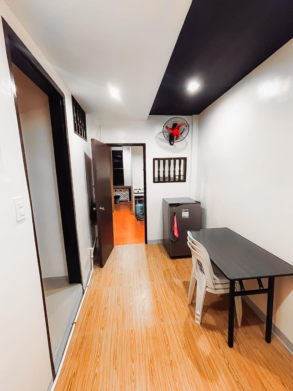 Kitchen or kitchenette, Photo of the whole room, Dining area