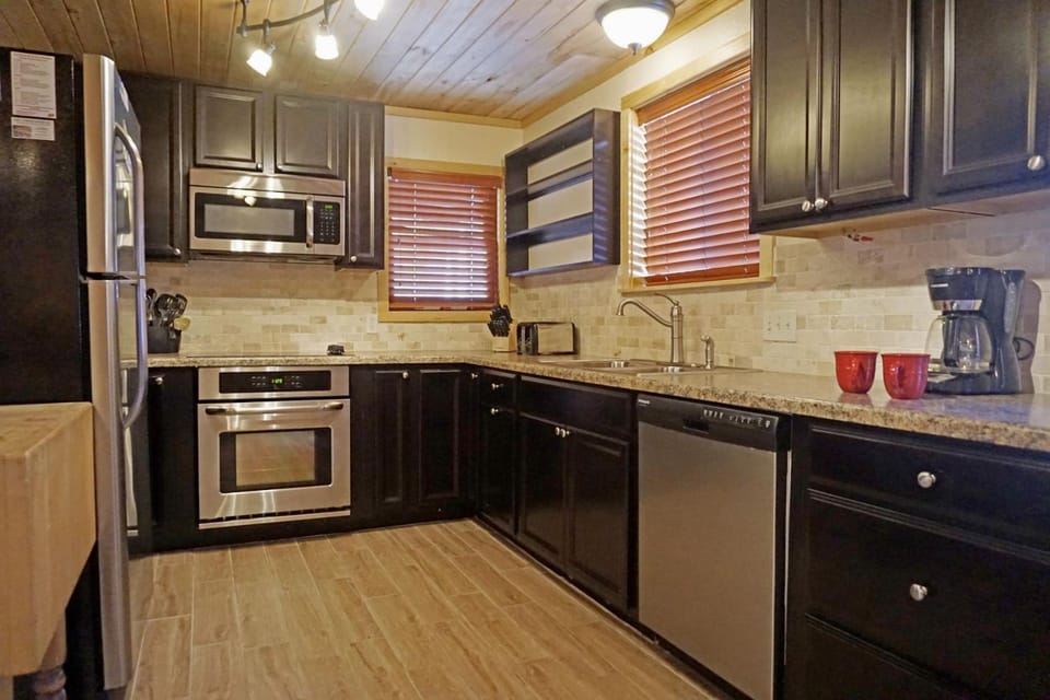 Day, Kitchen or kitchenette, dishwasher, furniture, microwave, oven, stove, kitchen