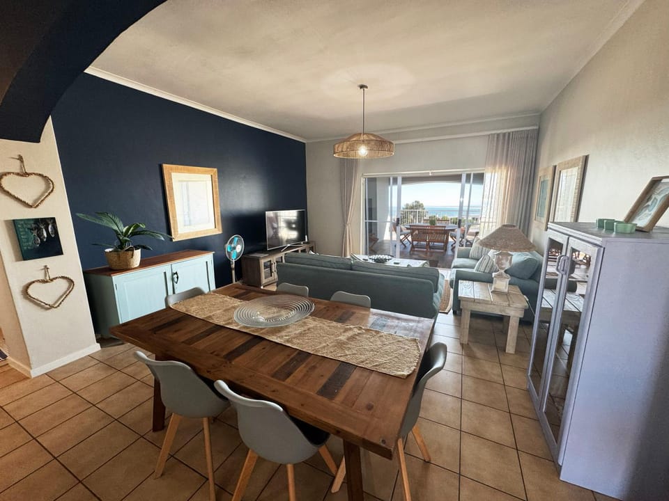 Patio, Living room, Dining area