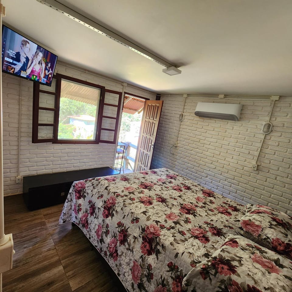 Bed, TV and multimedia, Photo of the whole room, Bedroom, air conditioner