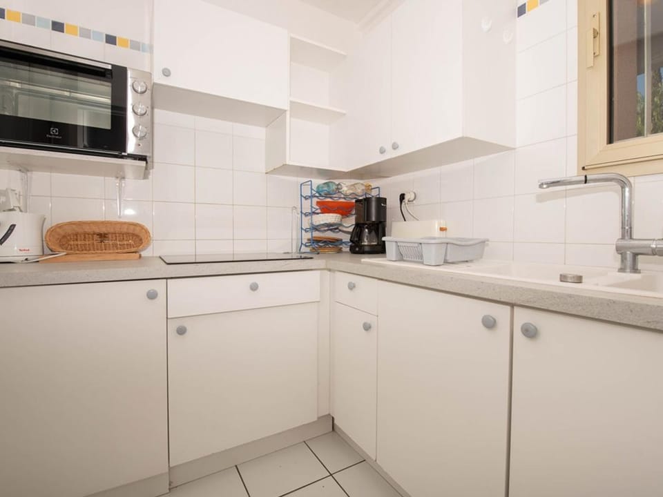 Le Lavandou, T2 avec piscine, 4 couchages proche plage Apartment in Le Lavandou