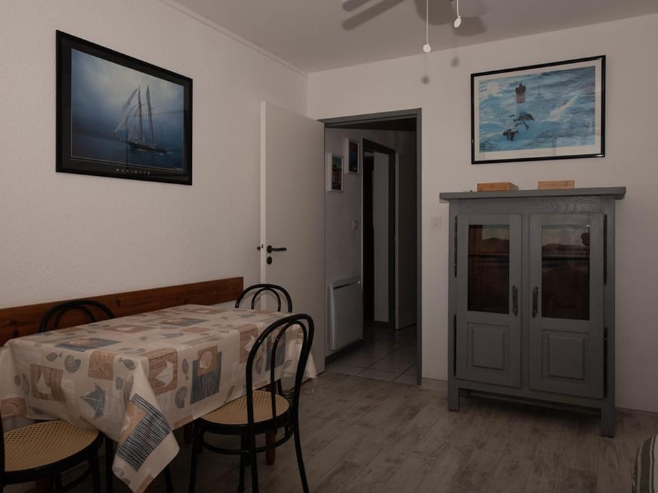 Le Lavandou, T2 avec piscine, 4 couchages proche plage Apartment in Le Lavandou