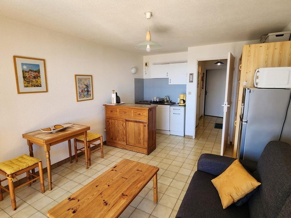 Le Lavandou T2 4 pers, terrasse vue mer - FR-1-803-36 Apartment in Le Lavandou