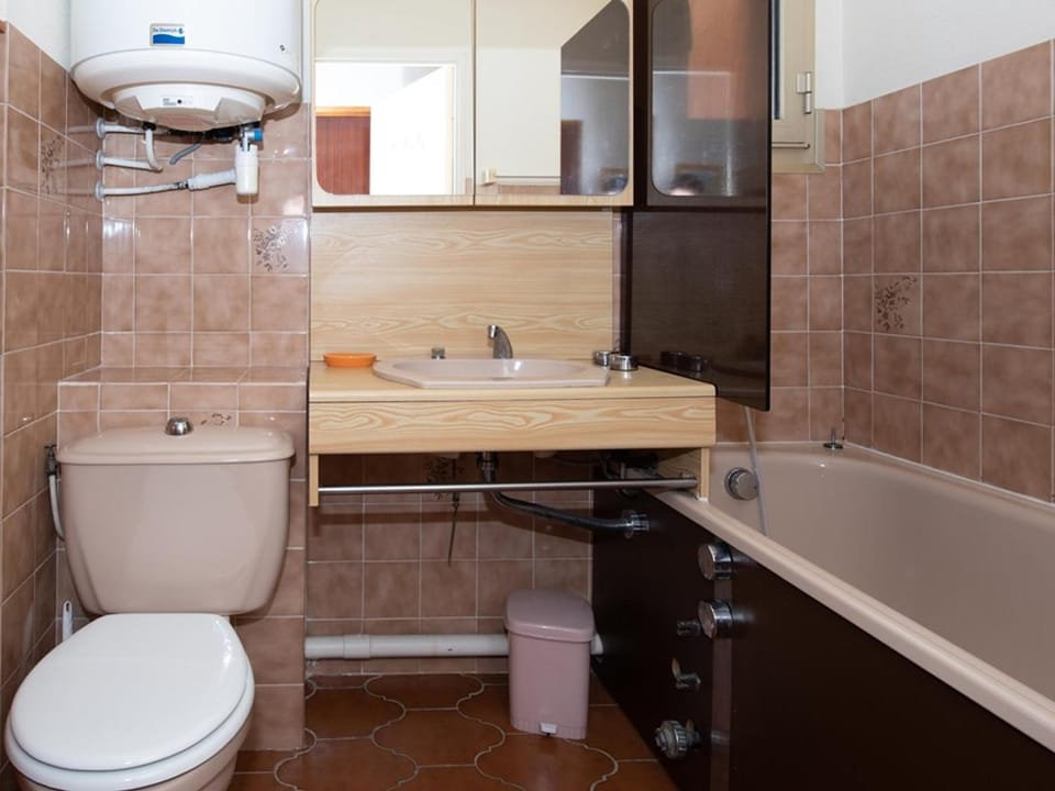 Le Lavandou T2 pour 4 pers, bord de mer, clim, parking - FR-1-803-13 Apartment in Le Lavandou