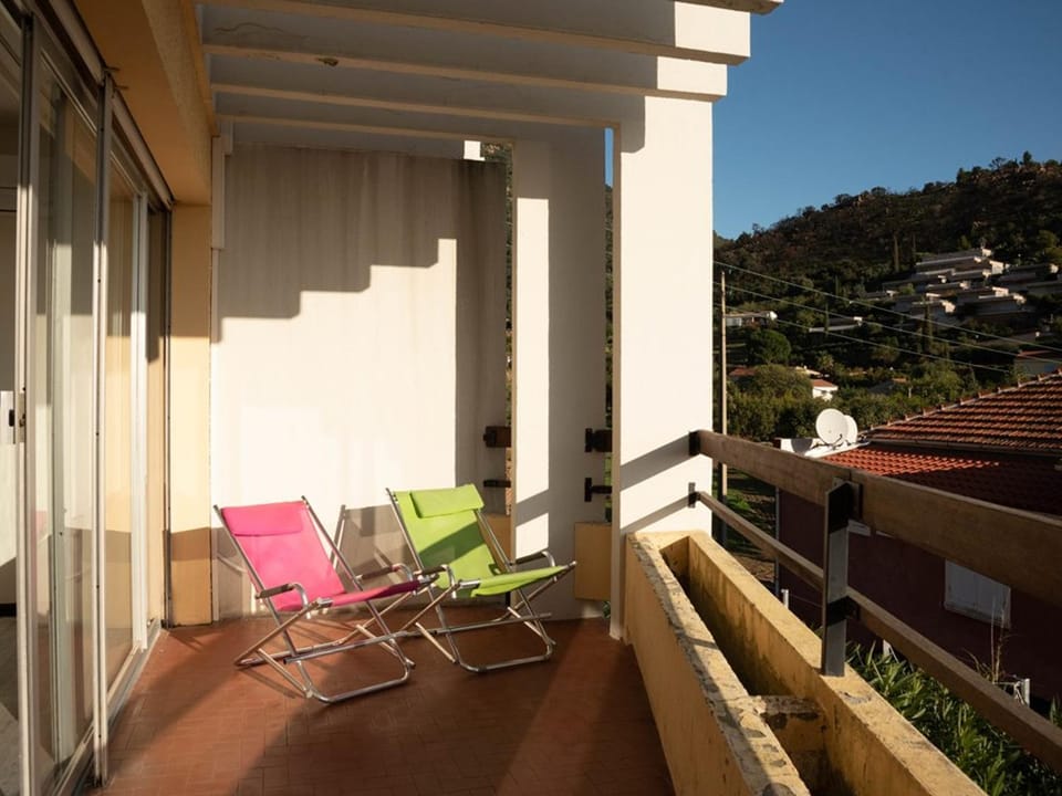 Le Lavandou: Appt T2 + cabine, 250m plage, animaux admis, parking, climatisation, 4-5 pers. - FR-1-803-18 Cabin in Le Lavandou