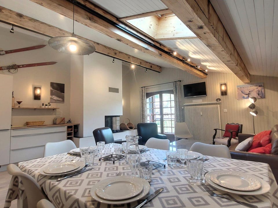 Penthouse rénové pour 6 avec balcon et cheminée - FR-1-598-171 Apartment in Les Gets
