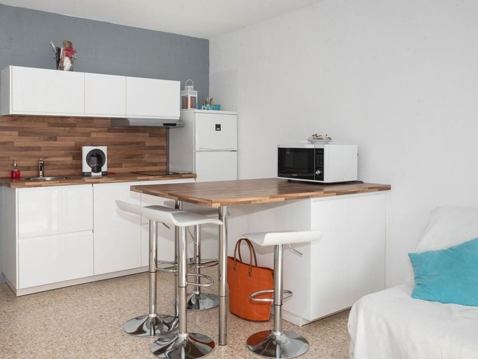 T2 au Lavandou avec climatisation et parking à 150m de la plage - FR-1-803-46 Apartment in Le Lavandou