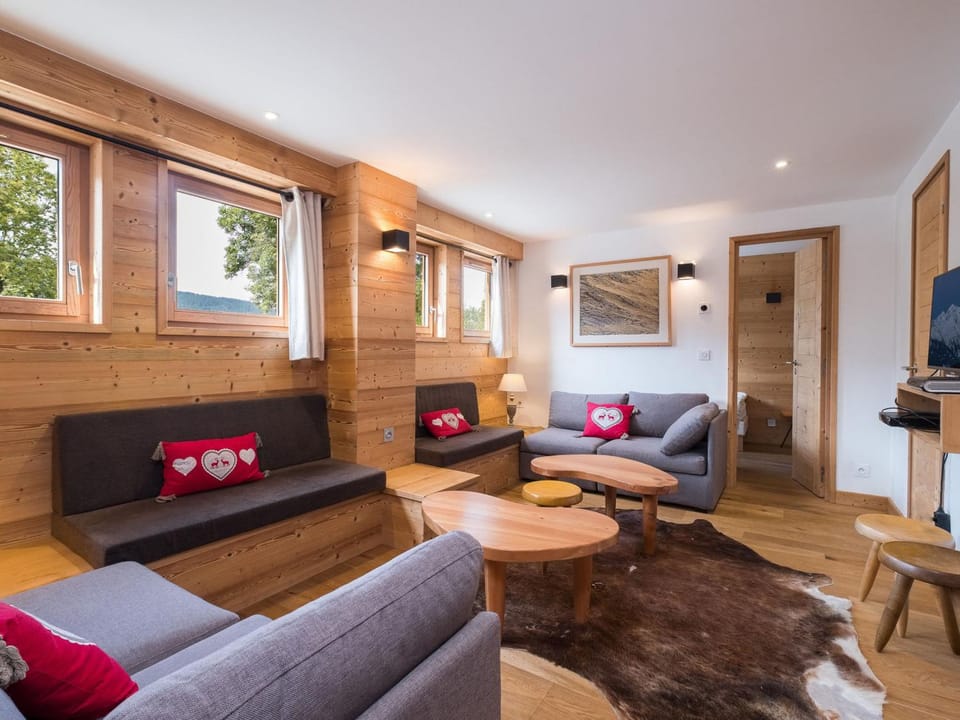 Chalet 4 chambres, proche pistes, parking, pour 8 personnes - FR-1-566-67 Apartment in Les Allues