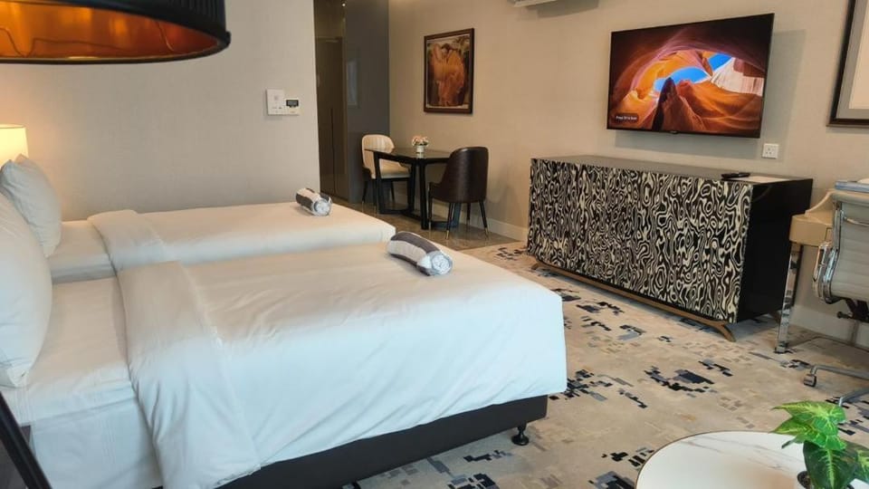 Bed, TV and multimedia, Photo of the whole room