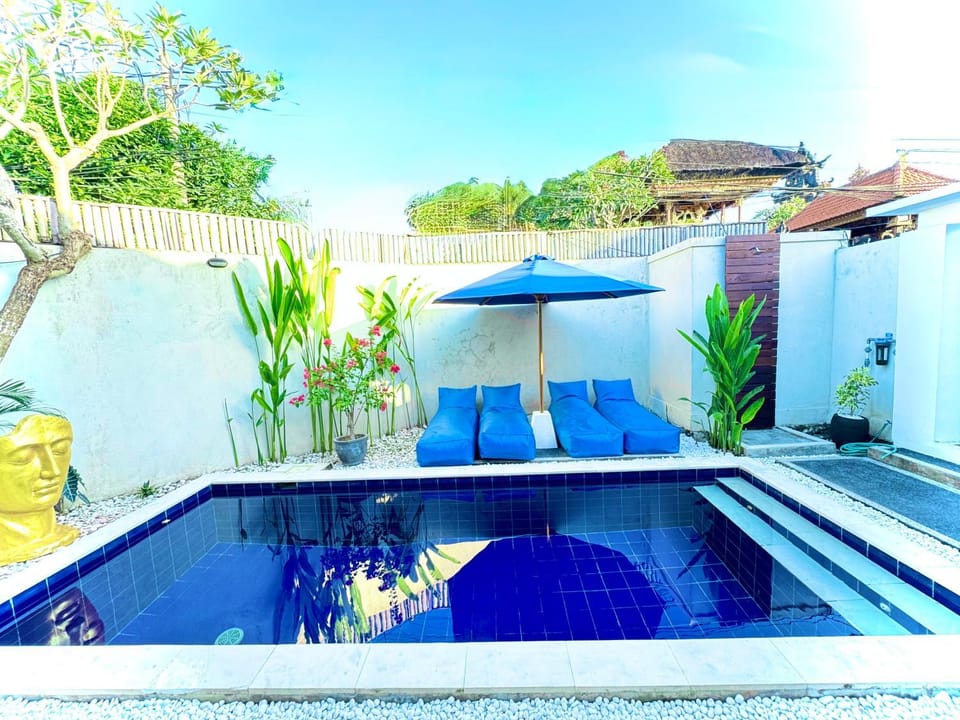 Day, Natural landscape, Garden, Garden view, Pool view, Swimming pool, sunbed