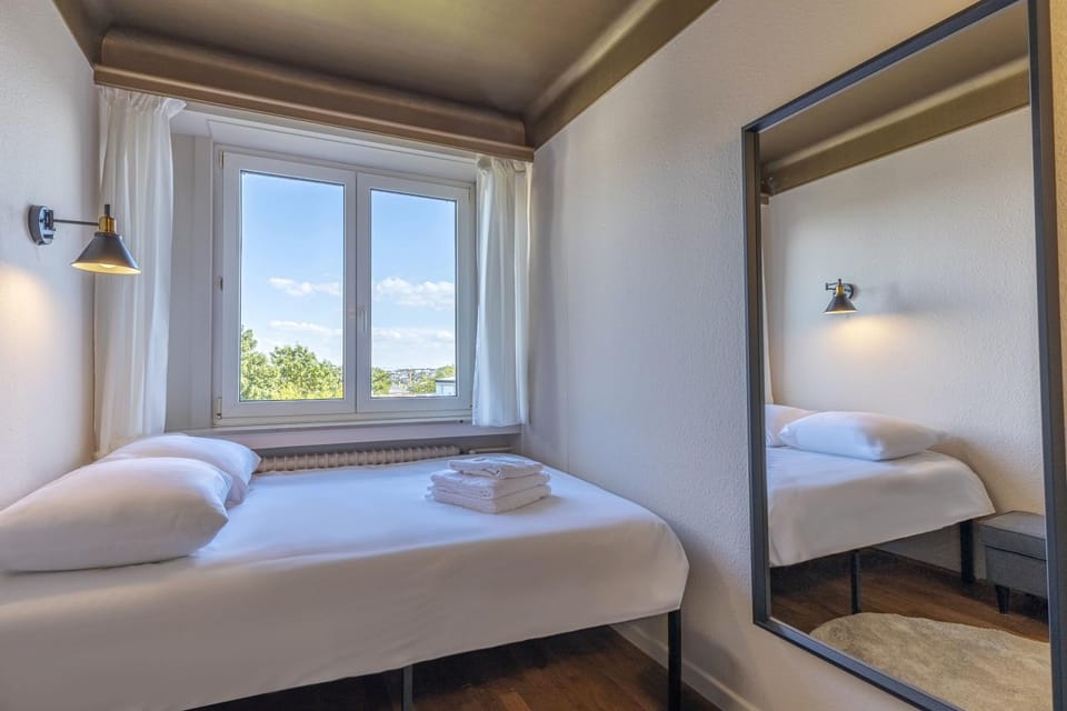 Bed, Photo of the whole room, Bedroom, hair dryier
